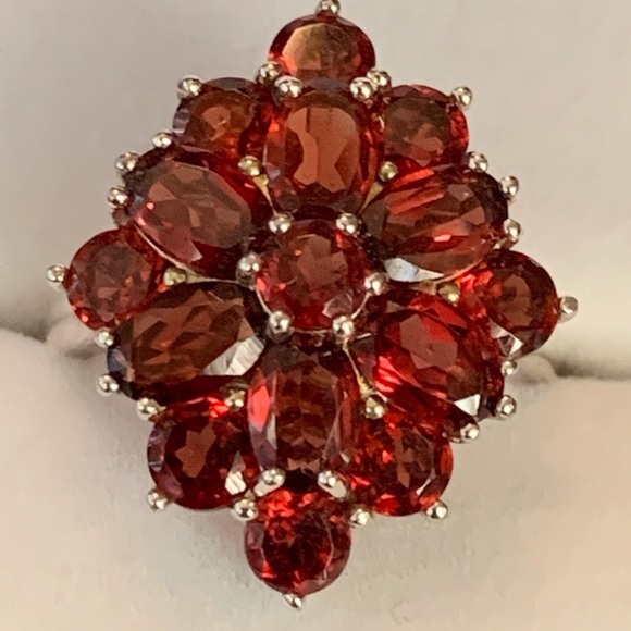 Jewelry - Beautiful genuine garnet ring in sterling silver